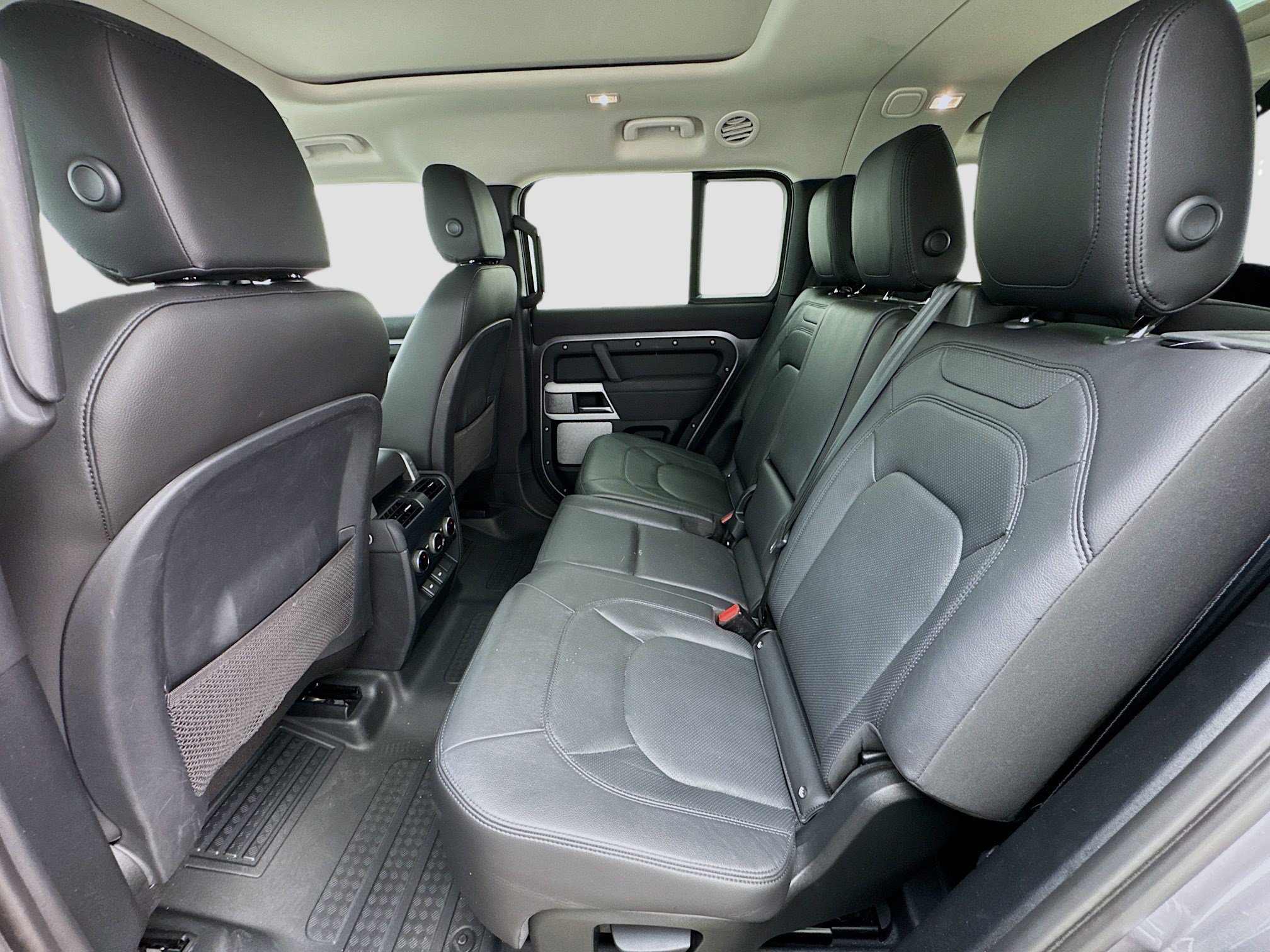Used 2023 Land Rover Defender 130 SE AWD/4WD image 16