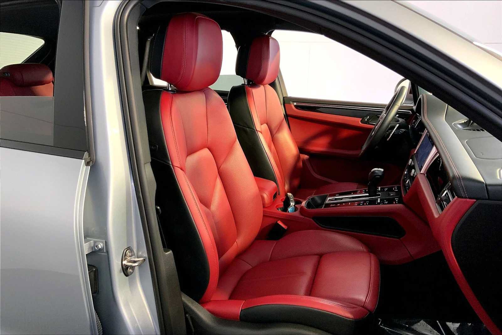 Certified 2023 Porsche Macan AWD/4WD image 18