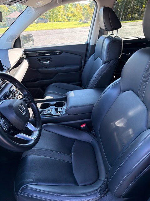 Used 2023 Honda Pilot Touring image 9