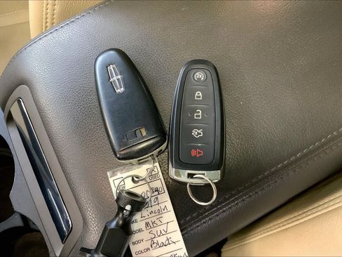 Used 2019 Lincoln MKT AWD image 14