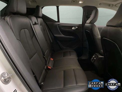 Used 2025 Volvo XC40 B5 Plus image 22
