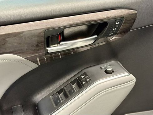 Used 2023 Toyota Highlander Limited w/ Protection Package #3 (TMS) image 16