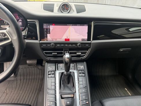 Certified 2021 Porsche Macan AWD/4WD image 24