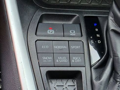 Used 2022 Toyota RAV4 XLE Premium AWD/4WD image 26