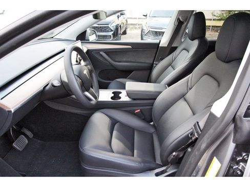 Used 2025 Tesla Model Y Long Range RWD image 9