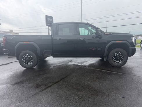 Used 2025 GMC Sierra 2500 AT4X AWD/4WD image 9