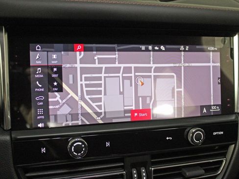 Certified 2025 Porsche Macan AWD/4WD image 26