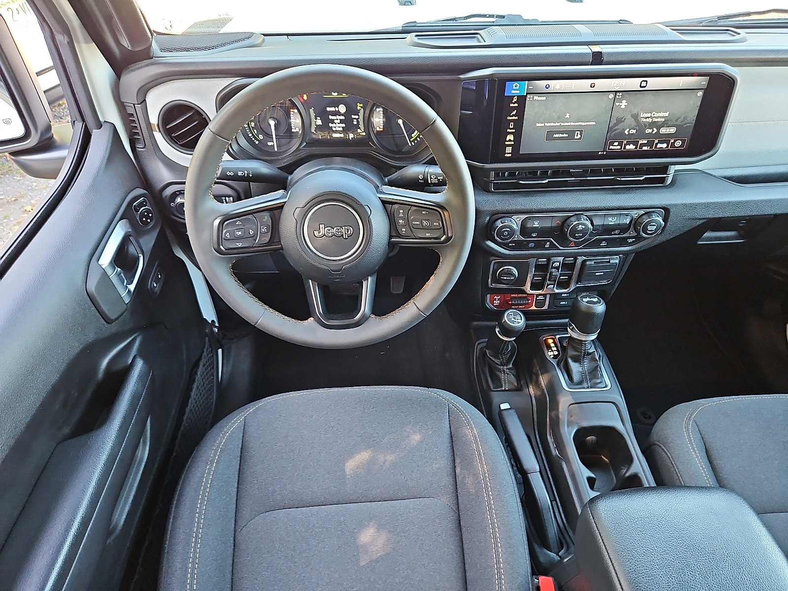 Used 2024 Jeep Wrangler Unlimited AWD/4WD image 14