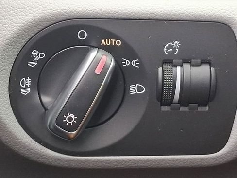 Used 2018 Audi Q3 2.0T Premium Plus w/ Premium Plus Package image 23