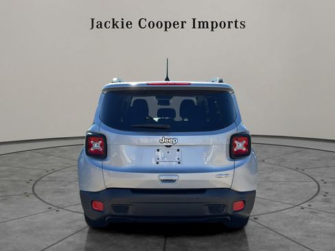 Used 2018 Jeep Renegade Latitude image 4