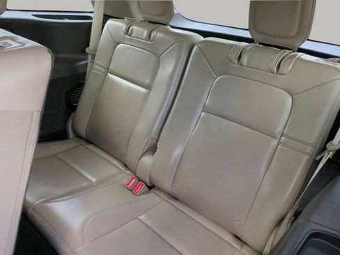 Used 2021 Lincoln Aviator 2WD image 22