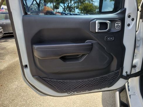 Used 2019 Jeep Wrangler Sport AWD/4WD image 12