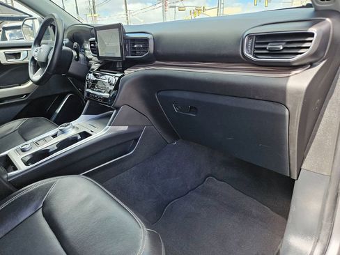Used 2023 Ford Explorer Limited image 30