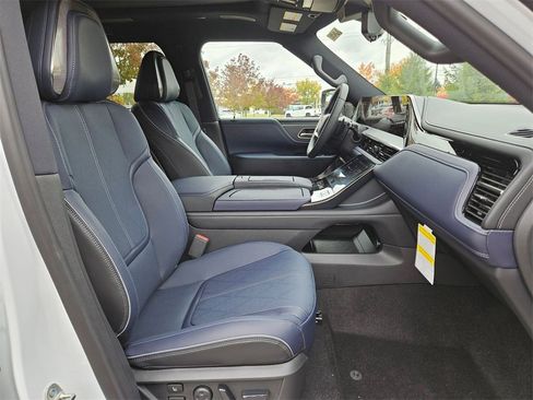 New 2026 INFINITI QX80 SPORT image 32