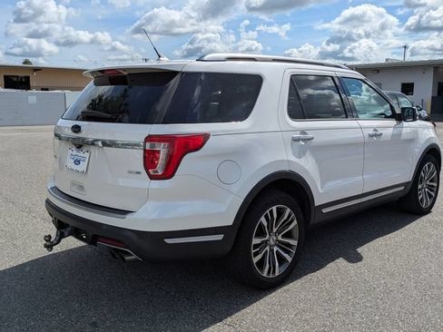 Used 2018 Ford Explorer Platinum AWD/4WD image 3