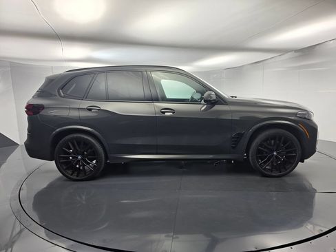 Certified 2024 BMW X5 sDrive40i w/ M Sport Package RWD image 3