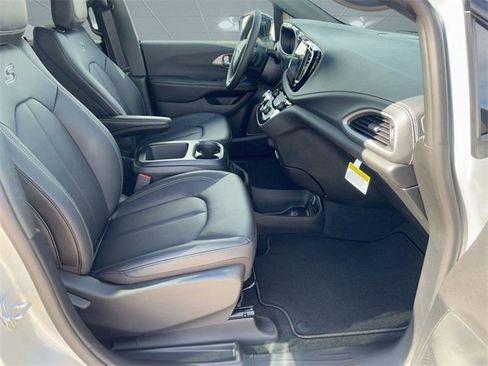 New 2026 Chrysler Pacifica Select image 29