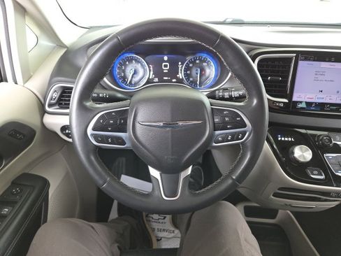 Used 2022 Chrysler Pacifica Touring-L image 48