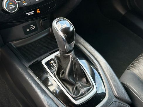Used 2018 Nissan Rogue SV FWD image 28