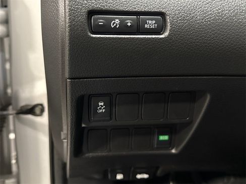 Used 2017 Nissan Rogue Sport SV image 24