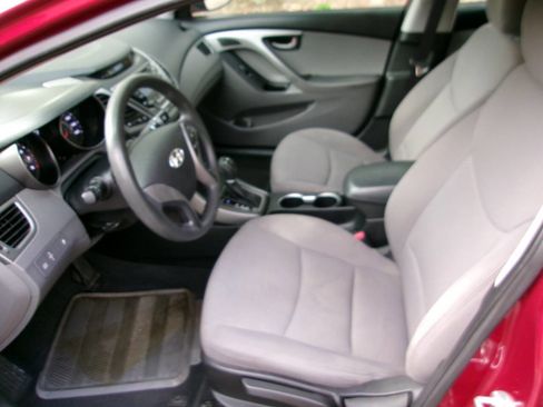 Used 2015 Hyundai Elantra SE FWD image 6