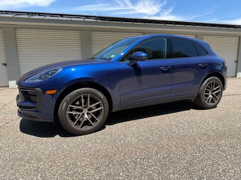 Used 2023 Porsche Macan AWD/4WD image 2