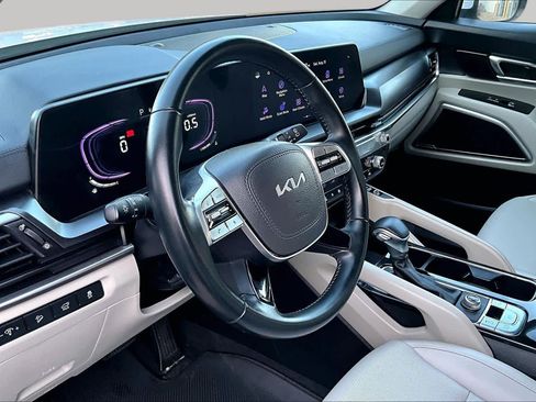 Certified 2025 Kia Telluride S FWD image 18