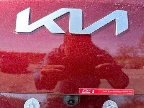 New 2025 Kia Carnival EX image 17