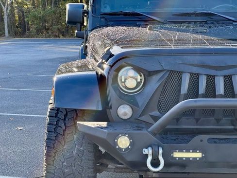 Used 2014 Jeep Wrangler Unlimited Sahara image 13