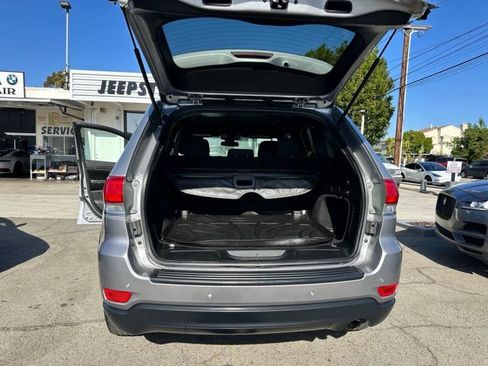 Used 2018 Jeep Grand Cherokee Laredo RWD image 17