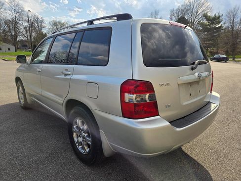 Used 2005 Toyota Highlander 2WD V6 w/ 3rd Row image 5