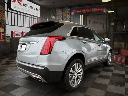 Used 2025 Cadillac XT5 Premium Luxury image 3