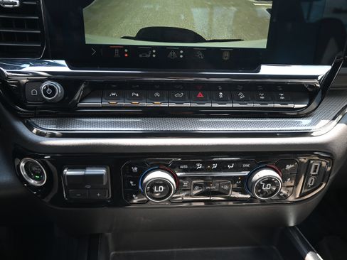 Used 2024 Chevrolet Silverado 1500 ZR2 w/ Technology Package image 27