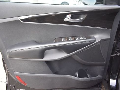 Used 2019 Kia Sorento L FWD image 16