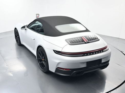 Certified 2025 Porsche 911 Carrera RWD image 36