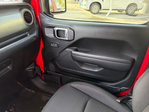 Used 2022 Jeep Gladiator Willys image 30
