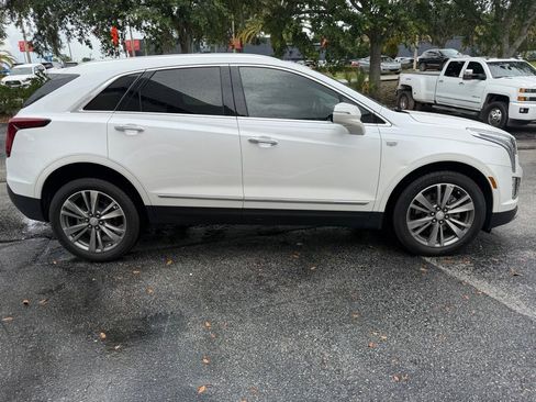 Used 2021 Cadillac XT5 Premium Luxury FWD image 2