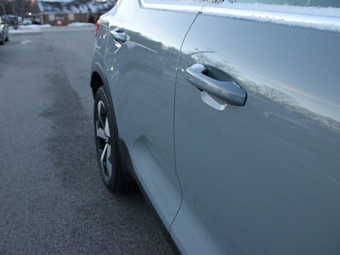 Used 2025 Volvo XC40 B5 Plus image 42