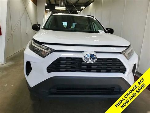 Used 2024 Toyota RAV4 LE AWD/4WD image 25