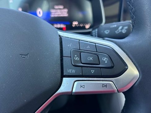 Used 2025 Volkswagen Jetta SE FWD image 16