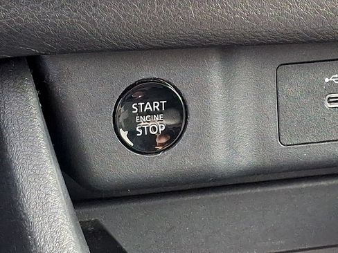 Used 2024 Nissan Rogue SV AWD/4WD image 22