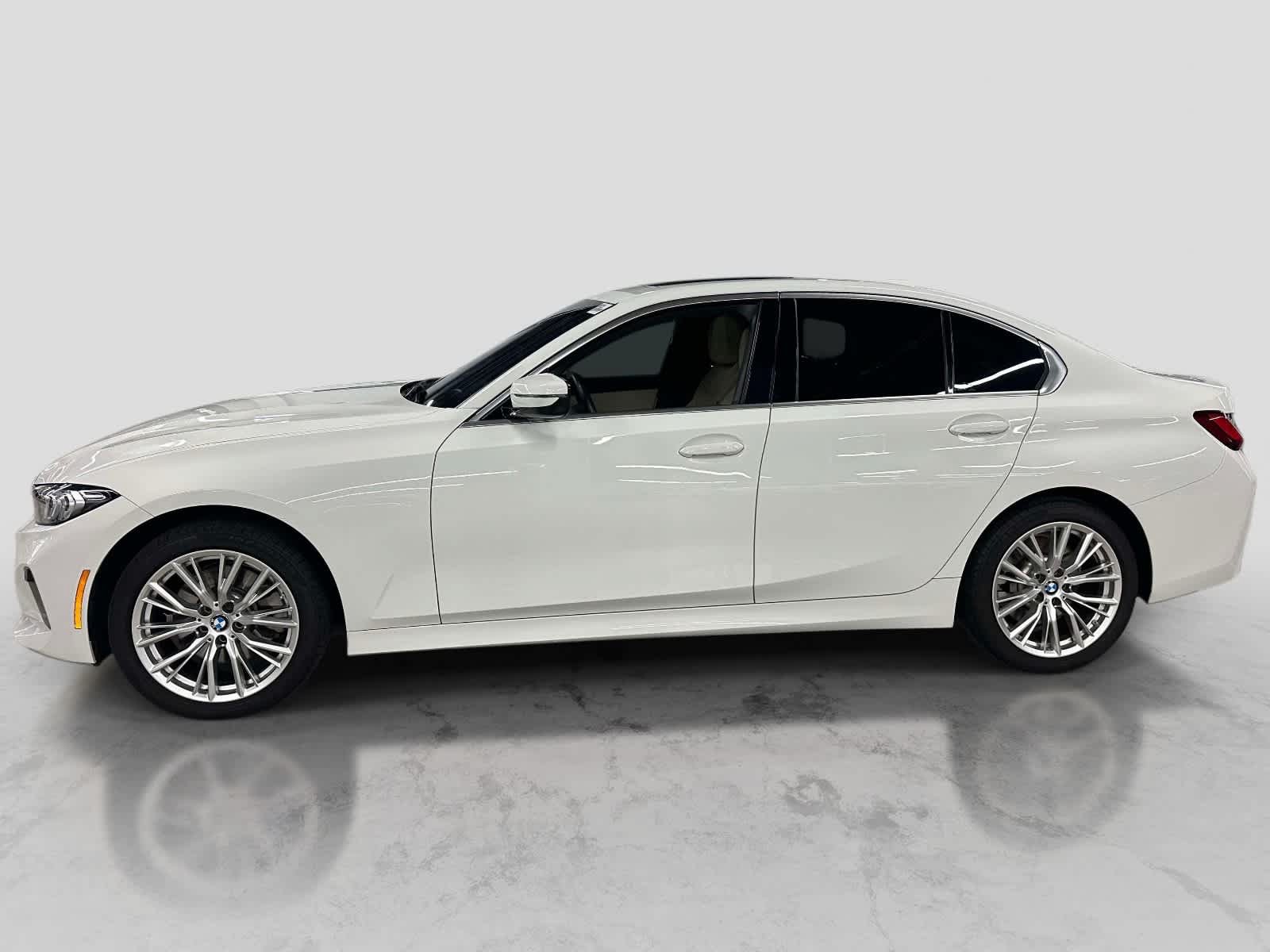 Used 2024 BMW 330i xDrive Sedan w/ Convenience Package AWD/4WD image 2