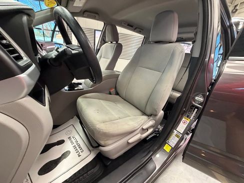 Used 2015 Toyota Highlander LE image 9
