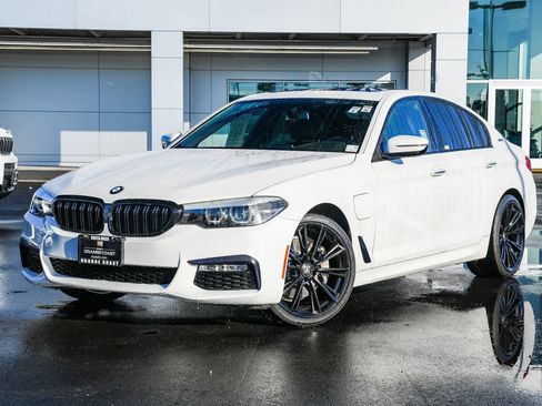 Used 2018 BMW 530e w/ M Sport Package 2 image 1