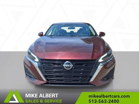Used 2023 Nissan Altima 2.5 SV FWD image 2