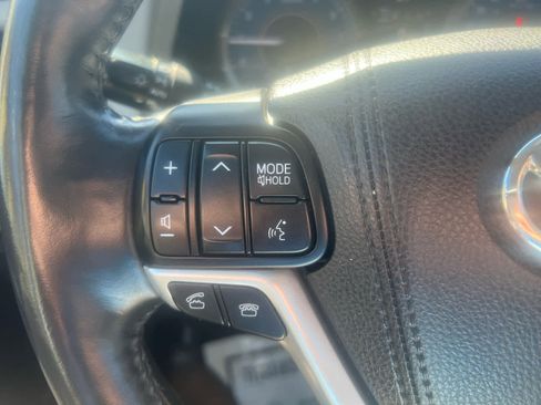 Certified 2017 Toyota Sienna Limited Premium image 23