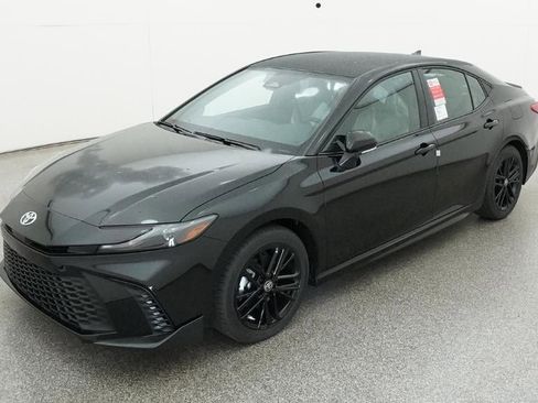 New 2026 Toyota Camry SE FWD image 1