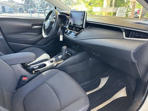 Used 2020 Toyota Corolla LE FWD image 12