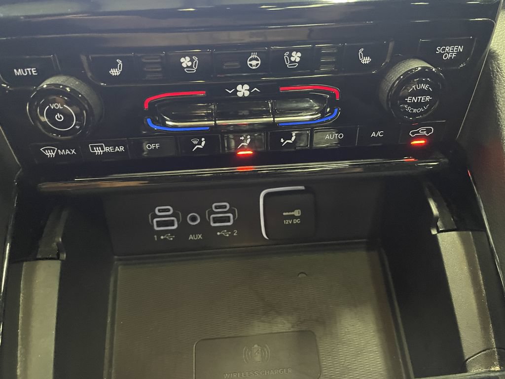 Used 2023 Jeep Grand Cherokee L Summit w/ Luxury Tech Group V AWD/4WD image 15