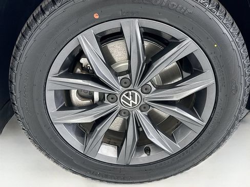 Used 2022 Volkswagen Tiguan SE FWD image 28